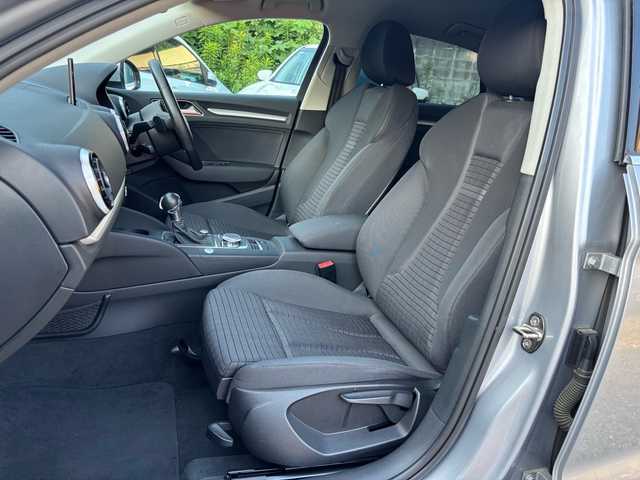 アウディ Ａ３ 福岡県 2015(平27)年 5万km フローレットシルバーM 純正ナビ/（AM/FM/SD/Bluetooth/ミュージックサーバー）/横滑り防止/クルーズコントロール/アイドリングストップ/パーキングアシスト/パドルシフト/ETC/純正アルミホイール/オートライト/フォグランプ/電格ミラー/保証書/取扱説明書/スペアキー×１