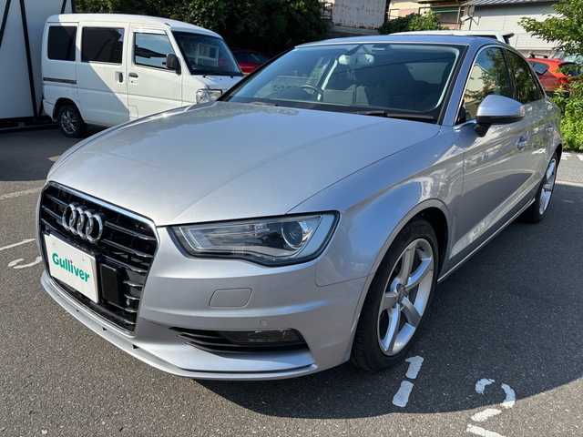 アウディ Ａ３ 福岡県 2015(平27)年 5万km フローレットシルバーM 純正ナビ/（AM/FM/SD/Bluetooth/ミュージックサーバー）/横滑り防止/クルーズコントロール/アイドリングストップ/パーキングアシスト/パドルシフト/ETC/純正アルミホイール/オートライト/フォグランプ/電格ミラー/保証書/取扱説明書/スペアキー×１