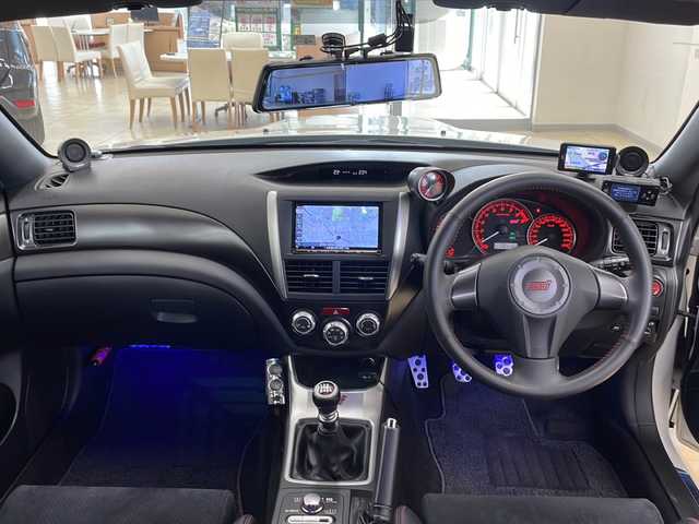 スバル インプレッサ ＷＲＸ STi tS 道央・札幌 2011(平23)年 10.8万km サテンホワイトパール ・4WD/・社外ナビ/フルセグTV/DVD/CD/SD/BT/・バックカメラ/・ミラー型ドライブレコーダー/・横滑り防止/・ハーフレザーシート/・HID/・フロントフォグ/・リヤフォグ/・ETC/・プッシュスタート/・スマートキー/・ドアバイザー/・電格ミラー/・冬タイヤ純正18インチAW積込
