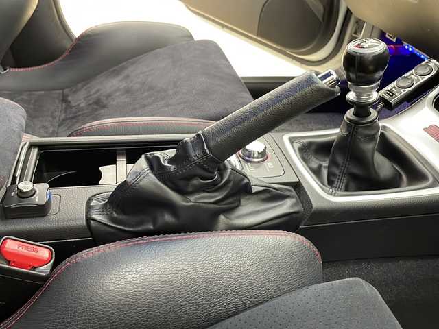 スバル インプレッサ ＷＲＸ STi tS 道央・札幌 2011(平23)年 10.8万km サテンホワイトパール ・4WD/・社外ナビ/フルセグTV/DVD/CD/SD/BT/・バックカメラ/・ミラー型ドライブレコーダー/・横滑り防止/・ハーフレザーシート/・HID/・フロントフォグ/・リヤフォグ/・ETC/・プッシュスタート/・スマートキー/・ドアバイザー/・電格ミラー/・冬タイヤ純正18インチAW積込