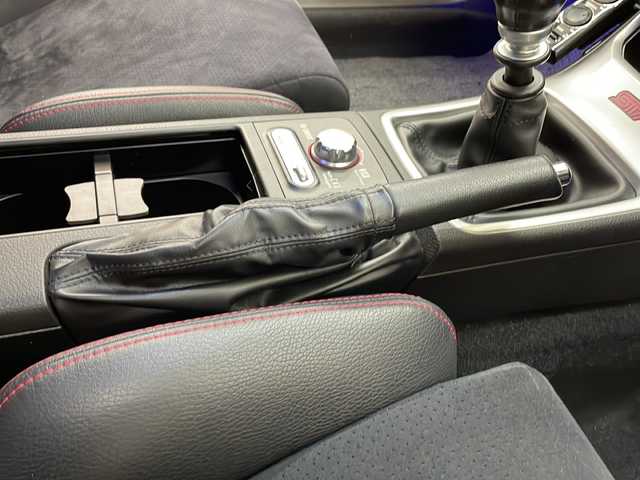 スバル インプレッサ ＷＲＸ STi tS 道央・札幌 2011(平23)年 10.8万km サテンホワイトパール ・4WD/・社外ナビ/フルセグTV/DVD/CD/SD/BT/・バックカメラ/・ミラー型ドライブレコーダー/・横滑り防止/・ハーフレザーシート/・HID/・フロントフォグ/・リヤフォグ/・ETC/・プッシュスタート/・スマートキー/・ドアバイザー/・電格ミラー/・冬タイヤ純正18インチAW積込