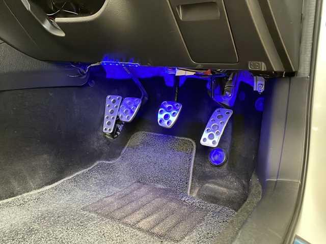 スバル インプレッサ ＷＲＸ STi tS 道央・札幌 2011(平23)年 10.8万km サテンホワイトパール ・4WD/・社外ナビ/フルセグTV/DVD/CD/SD/BT/・バックカメラ/・ミラー型ドライブレコーダー/・横滑り防止/・ハーフレザーシート/・HID/・フロントフォグ/・リヤフォグ/・ETC/・プッシュスタート/・スマートキー/・ドアバイザー/・電格ミラー/・冬タイヤ純正18インチAW積込