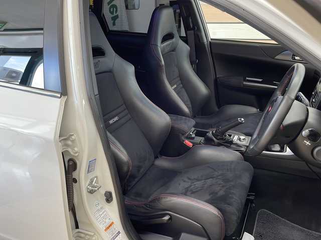 スバル インプレッサ ＷＲＸ STi tS 道央・札幌 2011(平23)年 10.8万km サテンホワイトパール ・4WD/・社外ナビ/フルセグTV/DVD/CD/SD/BT/・バックカメラ/・ミラー型ドライブレコーダー/・横滑り防止/・ハーフレザーシート/・HID/・フロントフォグ/・リヤフォグ/・ETC/・プッシュスタート/・スマートキー/・ドアバイザー/・電格ミラー/・冬タイヤ純正18インチAW積込