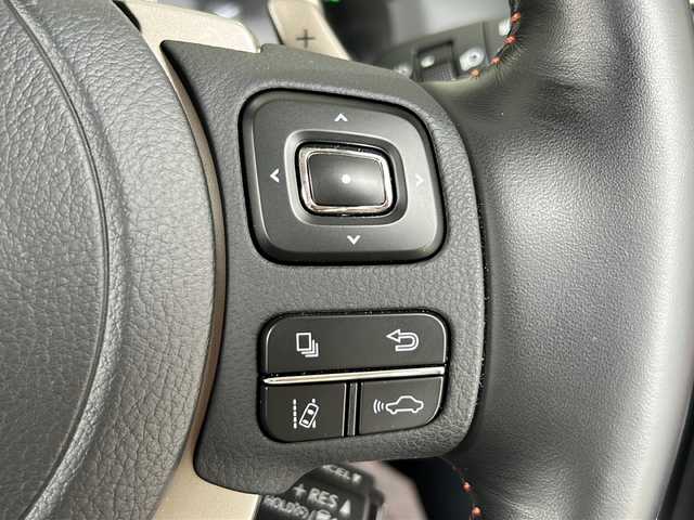 レクサス ＮＸ 300 バージョンL 富山県 2020(令2)年 3.3万km ソニッククォーツ 純正ＨＤＤナビ　/フルセグ　/サンルーフ　/本革シート　/トヨタセーフティセンス　/禁煙車　/バックカメラ　/クリアランスソナー　/コーナーセンサー　/ＥＴＣ２．０　/ブラインドスポットモニター　/ＬＥＤヘッドライト/レーダークルーズコントロール/パワーシート/パドルシフト/スマートキー/シートヒーター/ドライブレコーダー/純正アルミホイール/純正オーディオ/ウィンカーミラー/電動格納ミラー/アイドリングストップ/プッシュスタート
