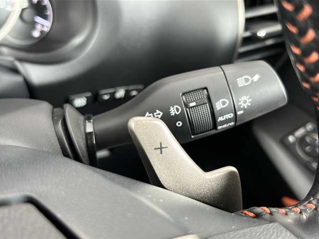 レクサス ＮＸ 300 バージョンL 富山県 2020(令2)年 3.3万km ソニッククォーツ 純正ＨＤＤナビ　/フルセグ　/サンルーフ　/本革シート　/トヨタセーフティセンス　/禁煙車　/バックカメラ　/クリアランスソナー　/コーナーセンサー　/ＥＴＣ２．０　/ブラインドスポットモニター　/ＬＥＤヘッドライト/レーダークルーズコントロール/パワーシート/パドルシフト/スマートキー/シートヒーター/ドライブレコーダー/純正アルミホイール/純正オーディオ/ウィンカーミラー/電動格納ミラー/アイドリングストップ/プッシュスタート