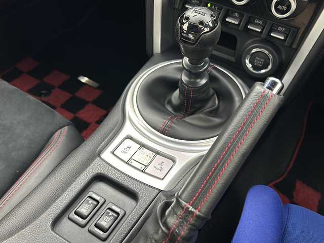 スバル ＢＲＺ GT 宮城県 2020(令2)年 6.1万km WRブルーパール マニュアル車//社外ナビ　//ＳＴＩフルエアロ　//ＢＲＩＤＥ運転席シート　//純正シートあり//フルセグ・Bluetooth・CD・DVD　//バックカメラ　//シートヒーター　//ドライブレコーダー　//クルーズコントロール　//ＥＴＣ　//Bremboキャリパー//ブリッツサクションパイプ//純正１８インチＡＷ　//オートライト//純正フロアマット