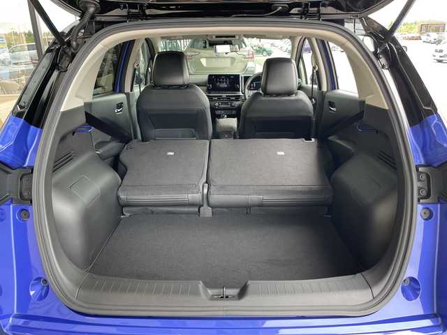 日産 オーラ G レザーエディション 愛知県 2024(令6)年 0.4万km 青 プロパイロット/衝突軽減システム/純正9型ディズプレイオーディオ　ナビ機能あり/プレミアムサウンドBOSE/三眼LEDヘッドライト/全方位カメラ/レーダークルーズコントロール/シートヒーター/フルセグ/Bluetooth/バックカメラ/パワーシート/コーナーセンサー/純正アルミホイール/ETC2.0/ブラインドスポットモニター/ステアリングヒーター/インテリジェントミラー/オートマチックハイビーム/ドライブレコーダー/置くだけ充電機/ステアリングスイッチ/スマートキー/プッシュスタート