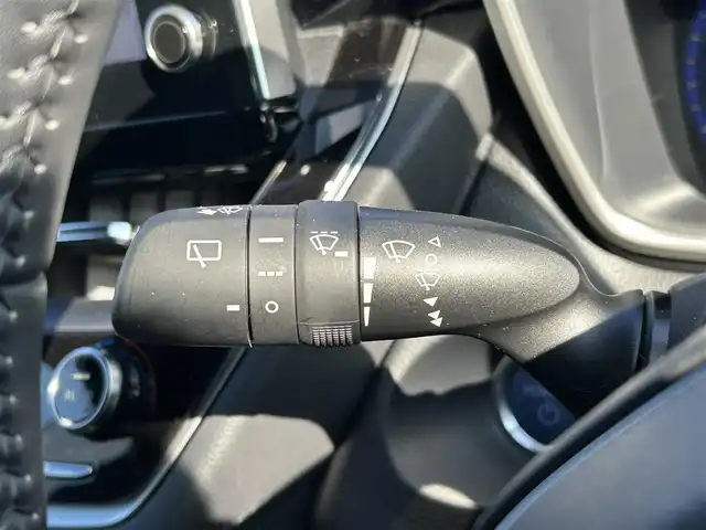 トヨタ カローラ クロス ハイブリッド Z 愛媛県 2023(令5)年 3.9万km ダークブルーマイカM 登録時走行距離：38194Km/純正OPメモリナビ/純正ビルトインETC2.0/追従クルコン/横滑り防止装置/盗難防止装置/衝突軽減システム/レーンキープアシスト/前後コーナーセンサー/LEDヘッドライト/オートライト/オートハイビーム/エンジンスタートボタン/シートヒーター/スマートキー/スペアキー一本/純正アルミホイール/ルーフレール