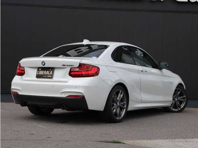 ＢＭＷ Ｍ２３５ｉ クーペ 長野県 2015(平27)年 5万km ミネラルホワイト 6速MT/レザーパッケージ/ダコタレザー/純正ナビ/バックカメラ/クルーズコントロール/衝突軽減ブレーキ/レーンディパチャーW/パークディスタンスC/パワーシート/ヒーター/harman/kardonサウンド/コンフォートアクセス/純正18AW