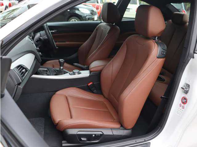 ＢＭＷ Ｍ２３５ｉ クーペ 長野県 2015(平27)年 5万km ミネラルホワイト 6速MT/レザーパッケージ/ダコタレザー/純正ナビ/バックカメラ/クルーズコントロール/衝突軽減ブレーキ/レーンディパチャーW/パークディスタンスC/パワーシート/ヒーター/harman/kardonサウンド/コンフォートアクセス/純正18AW