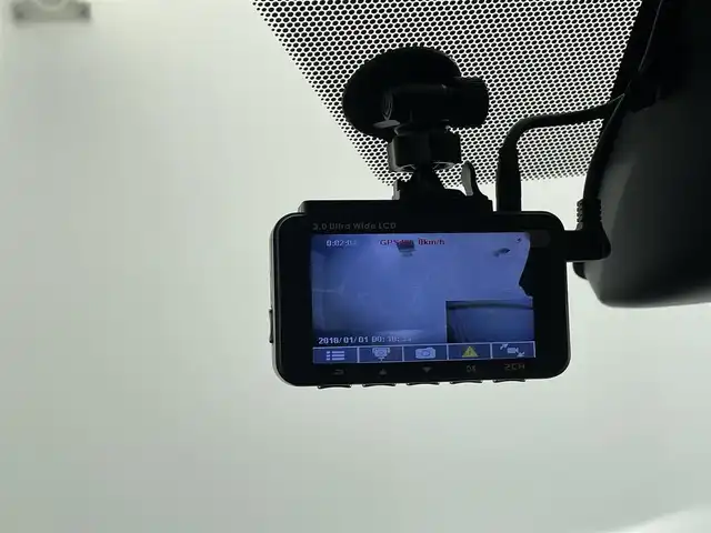 トヨタ ノア ハイブリッド Si ダブルバイビー 大分県 2018(平30)年 5.8万km ブラック 純正１０型ナビ　NSZN-Z68T/(CD/DVD/BT/SD/フルセグ)/バックカメラ/12.1型フリップダウンモニター/Ｔｏｙｏｔａ　Ｓａｆｅｔｙ　Ｓｅｎｓｅ　Ｃ/・プリクラッシュセーフティ/・レーンディパーチャーアラート/・オートマチックハイビーム/先行車発進告知機能/車両接近通報装置/ドライブレコーダー前後/両側パワースライド/前席シートヒーター/オートマチックハイビーム/ＥＴＣ/スマートキー2本/純正アルミホイール/フォグランプ/ステアリングリモコン