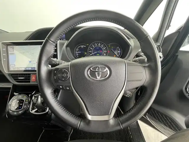 トヨタ ノア ハイブリッド Si ダブルバイビー 大分県 2018(平30)年 5.8万km ブラック 純正１０型ナビ　NSZN-Z68T/(CD/DVD/BT/SD/フルセグ)/バックカメラ/12.1型フリップダウンモニター/Ｔｏｙｏｔａ　Ｓａｆｅｔｙ　Ｓｅｎｓｅ　Ｃ/・プリクラッシュセーフティ/・レーンディパーチャーアラート/・オートマチックハイビーム/先行車発進告知機能/車両接近通報装置/ドライブレコーダー前後/両側パワースライド/前席シートヒーター/オートマチックハイビーム/ＥＴＣ/スマートキー2本/純正アルミホイール/フォグランプ/ステアリングリモコン