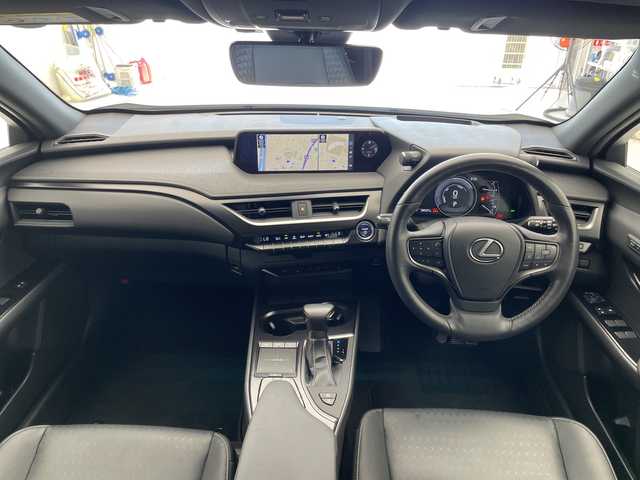 レクサス ＵＸ 250h バージョンC 愛知県 2019(令1)年 2.9万km ソニッククォーツ 純正10型ナビ/レーダークルーズコントロール/シートヒーター/バックカメラ/電動リアゲート/パワーシート/ヘッドアップディスプレイ/コーナーセンサー/純正アルミホイール/ETC2.0/ブラインドスポットモニター/LEDヘッドライト/ステアリングヒーター/オートマチックハイビーム/衝突軽減システム/フルセグ/CD DVD/Bluetooth/ステアリングスイッチ/スマートキー/プッシュスタート