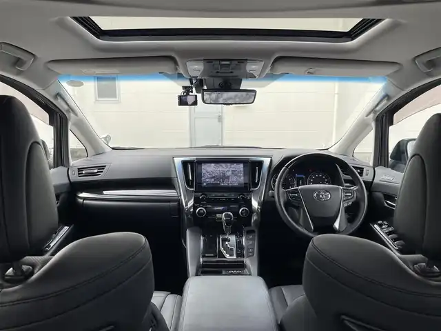 トヨタ アルファード S Cパッケージ 三重県 2022(令4)年 2.7万km ホワイトパールクリスタルシャイン 登録時走行距離　２６６７８ｋｍ/ワンオーナー/禁煙車/革シート/ドライブレコーダー（前後）/純正ナビ（オプション）/AM/FM/CD/DVD/Bluetooth/TVフルセグ/フリップダウンモニター/サンルーフ/ETC/バックカメラ/デジタルインナーミラー/ステアリングスイッチ/レーダークルコン/トヨタセーフティセンス/シートメモリー/シートヒーター，クーラー/ハンドルヒーター/パワーシート（前後）/両側パワースライドドア/パワーバックドア/パワーステアリング/パワーウィンドウ/nanoe/プッシュスタート/ドアバイザー/プッシュスタート