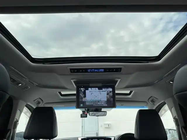 トヨタ アルファード S Cパッケージ 三重県 2022(令4)年 2.7万km ホワイトパールクリスタルシャイン 登録時走行距離　２６６７８ｋｍ/ワンオーナー/禁煙車/革シート/ドライブレコーダー（前後）/純正ナビ（オプション）/AM/FM/CD/DVD/Bluetooth/TVフルセグ/フリップダウンモニター/サンルーフ/ETC/バックカメラ/デジタルインナーミラー/ステアリングスイッチ/レーダークルコン/トヨタセーフティセンス/シートメモリー/シートヒーター，クーラー/ハンドルヒーター/パワーシート（前後）/両側パワースライドドア/パワーバックドア/パワーステアリング/パワーウィンドウ/nanoe/プッシュスタート/ドアバイザー/プッシュスタート