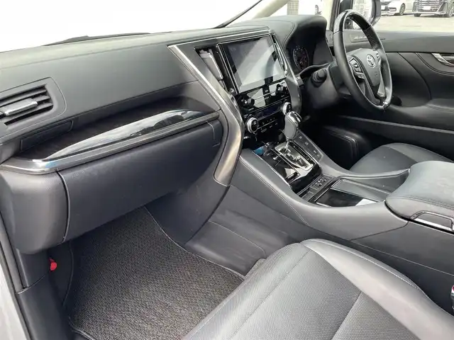 トヨタ アルファード S Cパッケージ 三重県 2022(令4)年 2.7万km ホワイトパールクリスタルシャイン 登録時走行距離　２６６７８ｋｍ/ワンオーナー/禁煙車/革シート/ドライブレコーダー（前後）/純正ナビ（オプション）/AM/FM/CD/DVD/Bluetooth/TVフルセグ/フリップダウンモニター/サンルーフ/ETC/バックカメラ/デジタルインナーミラー/ステアリングスイッチ/レーダークルコン/トヨタセーフティセンス/シートメモリー/シートヒーター，クーラー/ハンドルヒーター/パワーシート（前後）/両側パワースライドドア/パワーバックドア/パワーステアリング/パワーウィンドウ/nanoe/プッシュスタート/ドアバイザー/プッシュスタート