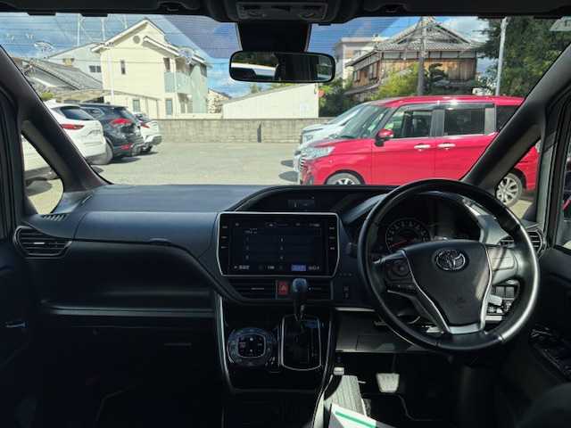 トヨタ ヴォクシー ZS 煌Ⅱ 大阪府 2020(令2)年 3.8万km ブラック 純正10インチナビ(BT/フルセグ/DVD)/バックカメラ/衝突被害軽減システム/クルーズコントロール/コーナーセンサー/両側パワースライドドア/ETC/LEDヘッドライト/オートライト/オートマチックハイビーム/純正アルミホイール/純正フロアマット/スペアキー