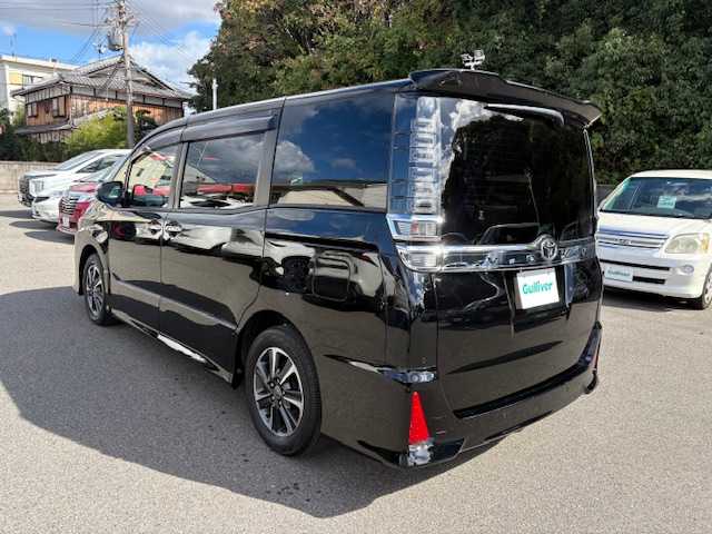 トヨタ ヴォクシー ZS 煌Ⅱ 大阪府 2020(令2)年 3.8万km ブラック 純正10インチナビ(BT/フルセグ/DVD)/バックカメラ/衝突被害軽減システム/クルーズコントロール/コーナーセンサー/両側パワースライドドア/ETC/LEDヘッドライト/オートライト/オートマチックハイビーム/純正アルミホイール/純正フロアマット/スペアキー