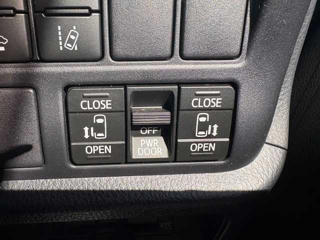 トヨタ ヴォクシー ZS 煌Ⅱ 大阪府 2020(令2)年 3.8万km ブラック 純正10インチナビ(BT/フルセグ/DVD)/バックカメラ/衝突被害軽減システム/クルーズコントロール/コーナーセンサー/両側パワースライドドア/ETC/LEDヘッドライト/オートライト/オートマチックハイビーム/純正アルミホイール/純正フロアマット/スペアキー