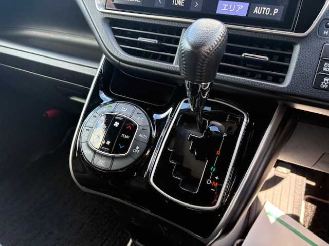 トヨタ ヴォクシー ZS 煌Ⅱ 大阪府 2020(令2)年 3.8万km ブラック 純正10インチナビ(BT/フルセグ/DVD)/バックカメラ/衝突被害軽減システム/クルーズコントロール/コーナーセンサー/両側パワースライドドア/ETC/LEDヘッドライト/オートライト/オートマチックハイビーム/純正アルミホイール/純正フロアマット/スペアキー