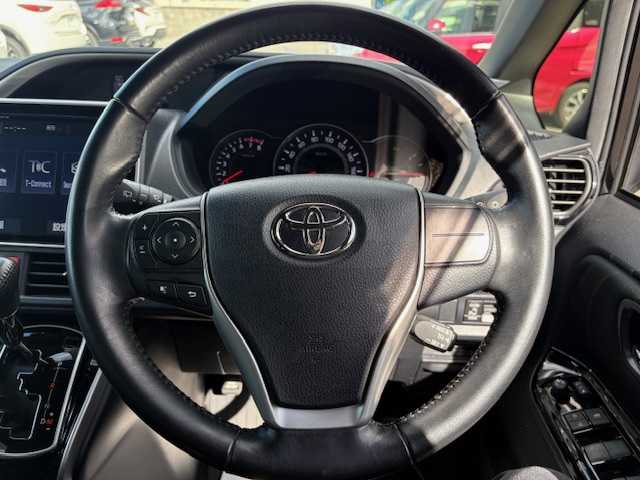 トヨタ ヴォクシー ZS 煌Ⅱ 大阪府 2020(令2)年 3.8万km ブラック 純正10インチナビ(BT/フルセグ/DVD)/バックカメラ/衝突被害軽減システム/クルーズコントロール/コーナーセンサー/両側パワースライドドア/ETC/LEDヘッドライト/オートライト/オートマチックハイビーム/純正アルミホイール/純正フロアマット/スペアキー