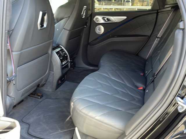 ＢＭＷ ＢＭＷ ＸＭ 東京都 2023(令5)年 2.4万km サファイアブラックP 新車時保証書　取扱説明書/ドライビングアシスト/ヒル・スタート・アシスト/トラフィック・サイン・アシスト/緊急時のブレーキ・アシスト/ステアリング&レーン・コントロール・アシスト/ACC（アクティブ・クルーズ・コントロール）/レーン・チェンジ・ウォーニング＆レーン・チェンジ・アシスト/パーキング・アシスト/純正ナビ/フルセグTV/USB/BT/appleCarPlay/Bowers＆Wilkins/360度カメラ　ETC2.0/純正ドライブレコーダー【前後】/ヘッドアップディスプレイ/ワイヤレスチャージ/ジェスチャーコントロール/フロントメモリー付パワーシート【マッサージ付】/レザーシート　/全席シートヒーター/Fベンチレーター/LEDヘッドライト/オートライト/パワーバックドア/スマートキー×２/純正23インチアルミ