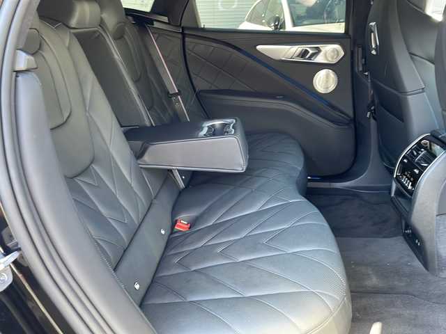 ＢＭＷ ＢＭＷ ＸＭ 東京都 2023(令5)年 2.4万km サファイアブラックP 新車時保証書　取扱説明書/ドライビングアシスト/ヒル・スタート・アシスト/トラフィック・サイン・アシスト/緊急時のブレーキ・アシスト/ステアリング&レーン・コントロール・アシスト/ACC（アクティブ・クルーズ・コントロール）/レーン・チェンジ・ウォーニング＆レーン・チェンジ・アシスト/パーキング・アシスト/純正ナビ/フルセグTV/USB/BT/appleCarPlay/Bowers＆Wilkins/360度カメラ　ETC2.0/純正ドライブレコーダー【前後】/ヘッドアップディスプレイ/ワイヤレスチャージ/ジェスチャーコントロール/フロントメモリー付パワーシート【マッサージ付】/レザーシート　/全席シートヒーター/Fベンチレーター/LEDヘッドライト/オートライト/パワーバックドア/スマートキー×２/純正23インチアルミ