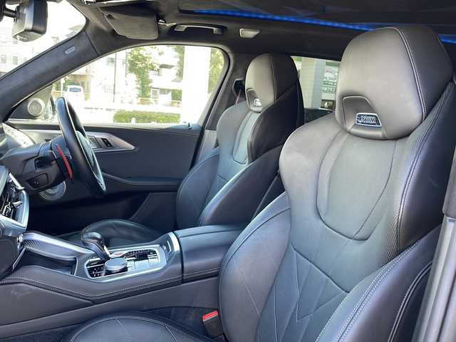 ＢＭＷ ＢＭＷ ＸＭ 東京都 2023(令5)年 2.4万km サファイアブラックP 新車時保証書　取扱説明書/ドライビングアシスト/ヒル・スタート・アシスト/トラフィック・サイン・アシスト/緊急時のブレーキ・アシスト/ステアリング&レーン・コントロール・アシスト/ACC（アクティブ・クルーズ・コントロール）/レーン・チェンジ・ウォーニング＆レーン・チェンジ・アシスト/パーキング・アシスト/純正ナビ/フルセグTV/USB/BT/appleCarPlay/Bowers＆Wilkins/360度カメラ　ETC2.0/純正ドライブレコーダー【前後】/ヘッドアップディスプレイ/ワイヤレスチャージ/ジェスチャーコントロール/フロントメモリー付パワーシート【マッサージ付】/レザーシート　/全席シートヒーター/Fベンチレーター/LEDヘッドライト/オートライト/パワーバックドア/スマートキー×２/純正23インチアルミ