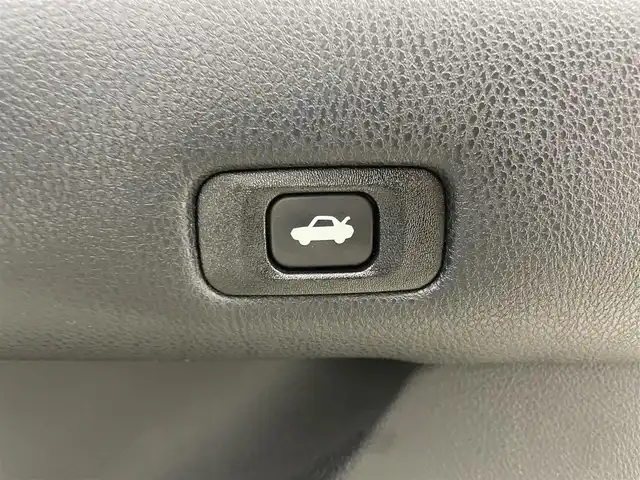 トヨタ クラウン ハイブリッド アスリートS 埼玉県 2016(平28)年 7.2万km ホワイトパールクリスタルシャイン 純正SDメモリナビ/ CD DVD 地デジTV Bluetooth/バックカメラ/プリクラッシュセーフティ/レーンディパーチャーアラート/レーダークルーズコントロール/クリアランスソナー /パワーシート/シートヒーター /ステアリングヒーター/ドライブレコーダー/LEDオートライト/ビルトインETC