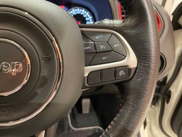 クライスラー・ジープ ジープ レネゲード トレイルホーク 道央・札幌 2020(令2)年 3.5万km 白 Uconnectナビ/フルセグTV/バックカメラ/パークセンス/クルーズコントロール/前面衝突警報/ブラインドスポットモニター/レーンセンス/セレクテレインシステム/LEDヘッドライト