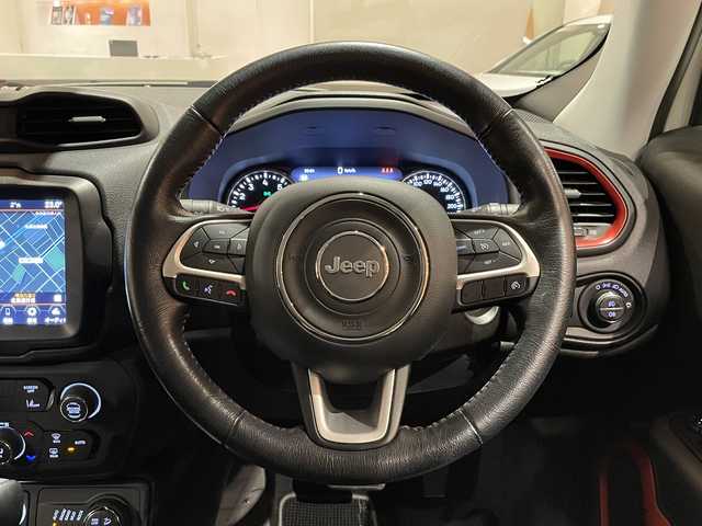 クライスラー・ジープ ジープ レネゲード トレイルホーク 道央・札幌 2020(令2)年 3.5万km 白 Uconnectナビ/フルセグTV/バックカメラ/パークセンス/クルーズコントロール/前面衝突警報/ブラインドスポットモニター/レーンセンス/セレクテレインシステム/LEDヘッドライト