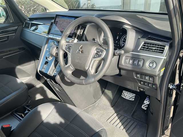 三菱 デリカＤ：５ シャモニー 静岡県 2024(令6)年 0.1万km ブラックダイヤモンド ナビ機能/フルセグTV/CD/DVD/USB/Bluetooth/HDMI/Apple Carplay/Andoroid Auto/主要装備/・両側パワースライドドア　/・シートヒーター　/・電動ステップ　/・全方位カメラ　/・サイドカメラ　/・パワーシート　/・ＢＳＭ　/・コーナーセンサー　/・レーダークルーズコントロール　/・パドルシフト　/・ハンドルヒーター　/・フォグランプ/・スマートキー/・プッシュスタート/・アイドリングストップ/・オートライト/・オートハイビーム/・パワーバックドア/・ハーフレザーシート/・衝突軽減システム/・横滑り防止装置/・ステアリングリモコン