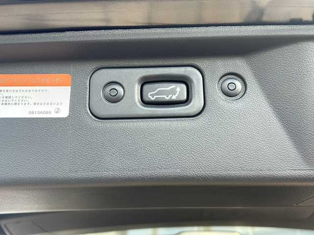 三菱 デリカＤ：５ シャモニー 静岡県 2024(令6)年 0.1万km ブラックダイヤモンド ナビ機能/フルセグTV/CD/DVD/USB/Bluetooth/HDMI/Apple Carplay/Andoroid Auto/主要装備/・両側パワースライドドア　/・シートヒーター　/・電動ステップ　/・全方位カメラ　/・サイドカメラ　/・パワーシート　/・ＢＳＭ　/・コーナーセンサー　/・レーダークルーズコントロール　/・パドルシフト　/・ハンドルヒーター　/・フォグランプ/・スマートキー/・プッシュスタート/・アイドリングストップ/・オートライト/・オートハイビーム/・パワーバックドア/・ハーフレザーシート/・衝突軽減システム/・横滑り防止装置/・ステアリングリモコン