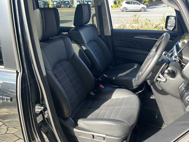 三菱 デリカＤ：５ シャモニー 静岡県 2024(令6)年 0.1万km ブラックダイヤモンド ナビ機能/フルセグTV/CD/DVD/USB/Bluetooth/HDMI/Apple Carplay/Andoroid Auto/主要装備/・両側パワースライドドア　/・シートヒーター　/・電動ステップ　/・全方位カメラ　/・サイドカメラ　/・パワーシート　/・ＢＳＭ　/・コーナーセンサー　/・レーダークルーズコントロール　/・パドルシフト　/・ハンドルヒーター　/・フォグランプ/・スマートキー/・プッシュスタート/・アイドリングストップ/・オートライト/・オートハイビーム/・パワーバックドア/・ハーフレザーシート/・衝突軽減システム/・横滑り防止装置/・ステアリングリモコン