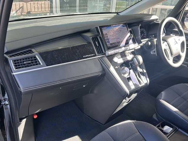 三菱 デリカＤ：５ シャモニー 静岡県 2024(令6)年 0.1万km ブラックダイヤモンド ナビ機能/フルセグTV/CD/DVD/USB/Bluetooth/HDMI/Apple Carplay/Andoroid Auto/主要装備/・両側パワースライドドア　/・シートヒーター　/・電動ステップ　/・全方位カメラ　/・サイドカメラ　/・パワーシート　/・ＢＳＭ　/・コーナーセンサー　/・レーダークルーズコントロール　/・パドルシフト　/・ハンドルヒーター　/・フォグランプ/・スマートキー/・プッシュスタート/・アイドリングストップ/・オートライト/・オートハイビーム/・パワーバックドア/・ハーフレザーシート/・衝突軽減システム/・横滑り防止装置/・ステアリングリモコン