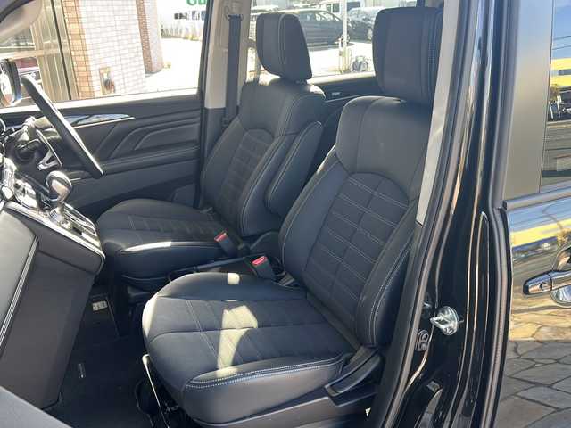 三菱 デリカＤ：５ シャモニー 静岡県 2024(令6)年 0.1万km ブラックダイヤモンド ナビ機能/フルセグTV/CD/DVD/USB/Bluetooth/HDMI/Apple Carplay/Andoroid Auto/主要装備/・両側パワースライドドア　/・シートヒーター　/・電動ステップ　/・全方位カメラ　/・サイドカメラ　/・パワーシート　/・ＢＳＭ　/・コーナーセンサー　/・レーダークルーズコントロール　/・パドルシフト　/・ハンドルヒーター　/・フォグランプ/・スマートキー/・プッシュスタート/・アイドリングストップ/・オートライト/・オートハイビーム/・パワーバックドア/・ハーフレザーシート/・衝突軽減システム/・横滑り防止装置/・ステアリングリモコン