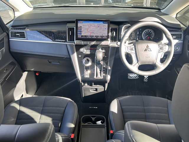 三菱 デリカＤ：５ シャモニー 静岡県 2024(令6)年 0.1万km ブラックダイヤモンド ナビ機能/フルセグTV/CD/DVD/USB/Bluetooth/HDMI/Apple Carplay/Andoroid Auto/主要装備/・両側パワースライドドア　/・シートヒーター　/・電動ステップ　/・全方位カメラ　/・サイドカメラ　/・パワーシート　/・ＢＳＭ　/・コーナーセンサー　/・レーダークルーズコントロール　/・パドルシフト　/・ハンドルヒーター　/・フォグランプ/・スマートキー/・プッシュスタート/・アイドリングストップ/・オートライト/・オートハイビーム/・パワーバックドア/・ハーフレザーシート/・衝突軽減システム/・横滑り防止装置/・ステアリングリモコン