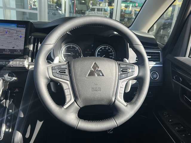 三菱 デリカＤ：５ シャモニー 静岡県 2024(令6)年 0.1万km ブラックダイヤモンド ナビ機能/フルセグTV/CD/DVD/USB/Bluetooth/HDMI/Apple Carplay/Andoroid Auto/主要装備/・両側パワースライドドア　/・シートヒーター　/・電動ステップ　/・全方位カメラ　/・サイドカメラ　/・パワーシート　/・ＢＳＭ　/・コーナーセンサー　/・レーダークルーズコントロール　/・パドルシフト　/・ハンドルヒーター　/・フォグランプ/・スマートキー/・プッシュスタート/・アイドリングストップ/・オートライト/・オートハイビーム/・パワーバックドア/・ハーフレザーシート/・衝突軽減システム/・横滑り防止装置/・ステアリングリモコン