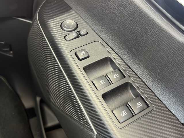 三菱 デリカＤ：５ シャモニー 静岡県 2024(令6)年 0.1万km ブラックダイヤモンド ナビ機能/フルセグTV/CD/DVD/USB/Bluetooth/HDMI/Apple Carplay/Andoroid Auto/主要装備/・両側パワースライドドア　/・シートヒーター　/・電動ステップ　/・全方位カメラ　/・サイドカメラ　/・パワーシート　/・ＢＳＭ　/・コーナーセンサー　/・レーダークルーズコントロール　/・パドルシフト　/・ハンドルヒーター　/・フォグランプ/・スマートキー/・プッシュスタート/・アイドリングストップ/・オートライト/・オートハイビーム/・パワーバックドア/・ハーフレザーシート/・衝突軽減システム/・横滑り防止装置/・ステアリングリモコン