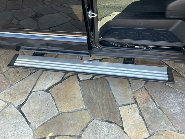 三菱 デリカＤ：５ シャモニー 静岡県 2024(令6)年 0.1万km ブラックダイヤモンド ナビ機能/フルセグTV/CD/DVD/USB/Bluetooth/HDMI/Apple Carplay/Andoroid Auto/主要装備/・両側パワースライドドア　/・シートヒーター　/・電動ステップ　/・全方位カメラ　/・サイドカメラ　/・パワーシート　/・ＢＳＭ　/・コーナーセンサー　/・レーダークルーズコントロール　/・パドルシフト　/・ハンドルヒーター　/・フォグランプ/・スマートキー/・プッシュスタート/・アイドリングストップ/・オートライト/・オートハイビーム/・パワーバックドア/・ハーフレザーシート/・衝突軽減システム/・横滑り防止装置/・ステアリングリモコン