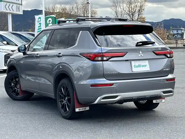 三菱 アウトランダー ＰＨＥＶ P 奈良県 2023(令5)年 3.4万km チタニウムグレーメタリック ワンオーナー/パノラマルーフ/純正９インチナビ/（フルセグ/BT/AppleCarPlay/AndroidAuto)/ＢＯＳＥプレミアムサウンドシステム/レーダークルーズコントロール/アラウンドビューモニター/パドルシフト/ブラインドスポットモニター/前後コーナーセンサー/衝突軽減システム/レーンキープアシスト/パワーバックドア/レザーシート/前席メモリ付きパワーシート/前席シートヒーター/ヘッドアップディスプレイ/ワイヤレス充電/後席サンシェード/デジタルインナーミラー/前後ドライブレコーダー/ETC2.0/SCHNEIDER18インチAW/保証書/取り扱い説明書/スペアキーX1