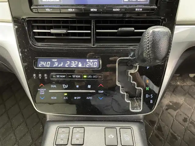 トヨタ エスティマ ハイブリッド アエラス スマート 鹿児島県 2016(平28)年 12.1万km ホワイトパールクリスタルシャイン 純正9インチSDナビ【NSZT-Y66T】/(フルセグTV/CD/DVD/FM/AM/SD/BT)/トヨタセーフティセンスC/・プリクラッシュセーフティシステム（対車両）/・レーンディパーチャーアラート/・オートマチックハイビーム/先行車発進告知機能/バックカメラ/純正フリップダウンモニター/モデリスタエアロ（フロント/サイド/リア）/両側パワースライドドア/前席シートヒーター/ビルトインETC/オールオートウィンドウ/LEDヘッドライト/純正17インチアルミホイール/保証書/取扱説明書/禁煙車