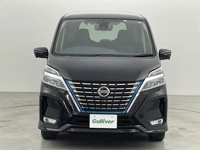 日産 セレナ e－パワー ハイウェイスター V 福岡県 2022(令4)年 4.2万km ダイヤモンドブラック 後席モニター　/純正ナビ（フルセグＴＶ）　/全方位カメラ　/ＥＴＣ　/ナビ連動前方ドラレコ　/ＡＣＣ　/プロパイロット　/エマージェンシーブレーキ　/レーンキープ　/ＢＳＷ　/両側電動スライドドア　/Ｗエアコン　/ＬＥＤ