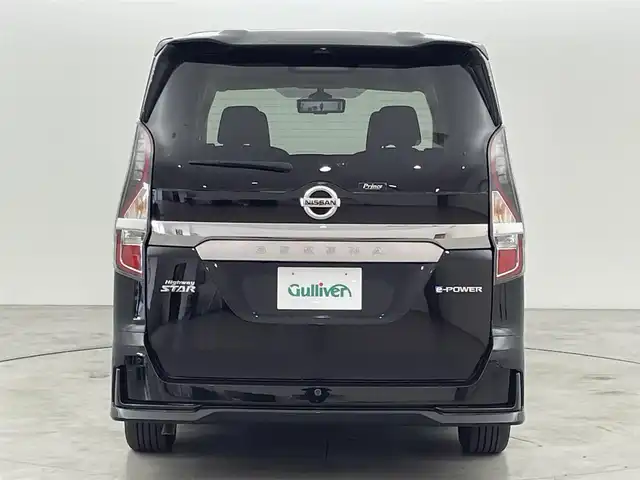 日産 セレナ e－パワー ハイウェイスター V 福岡県 2022(令4)年 4.2万km ダイヤモンドブラック 後席モニター　/純正ナビ（フルセグＴＶ）　/全方位カメラ　/ＥＴＣ　/ナビ連動前方ドラレコ　/ＡＣＣ　/プロパイロット　/エマージェンシーブレーキ　/レーンキープ　/ＢＳＷ　/両側電動スライドドア　/Ｗエアコン　/ＬＥＤ