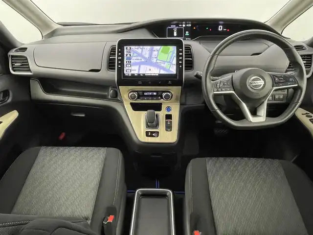 日産 セレナ e－パワー ハイウェイスター V 福岡県 2022(令4)年 4.2万km ダイヤモンドブラック 後席モニター　/純正ナビ（フルセグＴＶ）　/全方位カメラ　/ＥＴＣ　/ナビ連動前方ドラレコ　/ＡＣＣ　/プロパイロット　/エマージェンシーブレーキ　/レーンキープ　/ＢＳＷ　/両側電動スライドドア　/Ｗエアコン　/ＬＥＤ