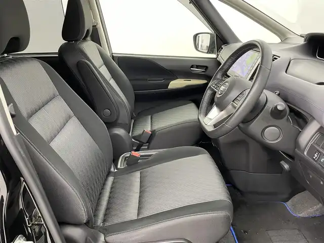 日産 セレナ e－パワー ハイウェイスター V 福岡県 2022(令4)年 4.2万km ダイヤモンドブラック 後席モニター　/純正ナビ（フルセグＴＶ）　/全方位カメラ　/ＥＴＣ　/ナビ連動前方ドラレコ　/ＡＣＣ　/プロパイロット　/エマージェンシーブレーキ　/レーンキープ　/ＢＳＷ　/両側電動スライドドア　/Ｗエアコン　/ＬＥＤ