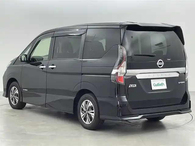 日産 セレナ e－パワー ハイウェイスター V 福岡県 2022(令4)年 4.2万km ダイヤモンドブラック 後席モニター　/純正ナビ（フルセグＴＶ）　/全方位カメラ　/ＥＴＣ　/ナビ連動前方ドラレコ　/ＡＣＣ　/プロパイロット　/エマージェンシーブレーキ　/レーンキープ　/ＢＳＷ　/両側電動スライドドア　/Ｗエアコン　/ＬＥＤ