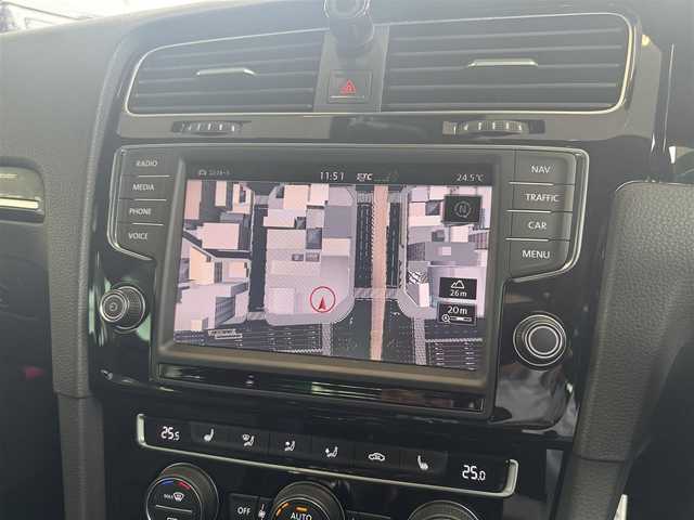 フォルクスワーゲン ゴルフ Ｒ 広島県 2014(平26)年 9.4万km 黒 Discover Pro（ナビゲーションシステム）/・フルセグTV/・Bluetooth/ETC/プリクラッシュブレーキシステム/レーンキープアシストシステム/プロアクティブオキュパントプロテクション/パークディスタンスコントロール/オプティカルパーキングシステム/アダプティブクルーズコントロール/オートHIDヘッドランプ/D席パワーシート/・フロントシートヒーター/「R」ロゴ入り革巻きステアリング/・パドルシフト/・ステアリングスイッチ/保証書/取説/スペアスマートキー1個