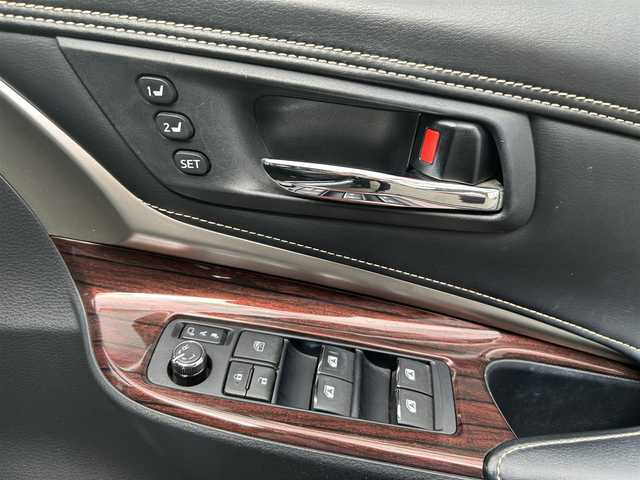 トヨタ ハリアー ハイブリッド プレミアム アドバンスドP 福岡県 2016(平28)年 9.5万km ブラック ワンオーナー/純正メーカーナビ（AM/FM/BT/フルセグTV/AUX)/JBLプレミアムサウンド/クルーズコントロール/パワーバックドア/全方位カメラ/モデリスタエアロ(フロント・サイド・リア）/前席パワーシート/シートメモリー機能/前席シートヒーター/ビルトインETC/クリアランスソナー/LEDヘッドライト/USB入力端子/レザーシート/純正フロアマット/純正18インチアルミホイール/スペア×1/取扱説明書/保証書