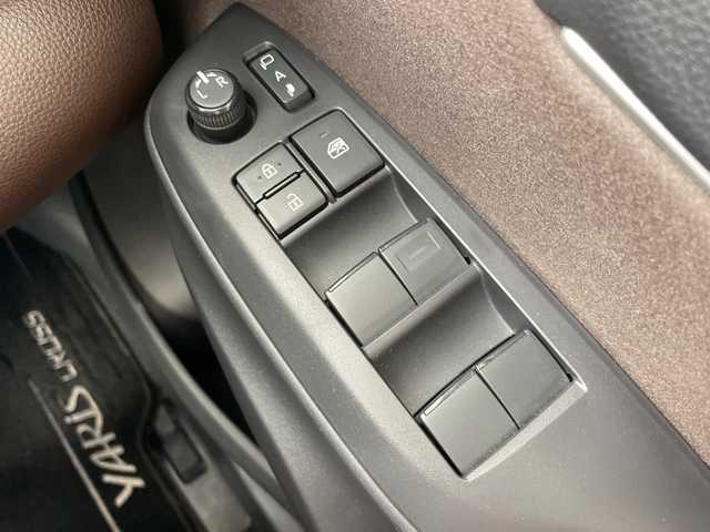 トヨタ ヤリスクロス ハイブリッド Z 道央・札幌 2020(令2)年 2.3万km ホワイトパールクリスタルシャイン ・4WD/寒冷地仕様/・トヨタセーフティセンス/・レーンキープアシスト/・レーダークルーズコントロール/・プリクラッシュセーフティ/・純正ディスプレイオーディオ/（BT/Apple CarPlay/Android Auto)/・バックカメラ/パノラミックビューモニター/・ハーフレザーシート/・前席シートヒーター/運転席パワーシート/・オートライト/LEDヘッドライト/・オートハイビーム/・前後コーナーセンサー/・ブラインドスポットモニター/・ビルトインETC2.0/・AC100V1500W